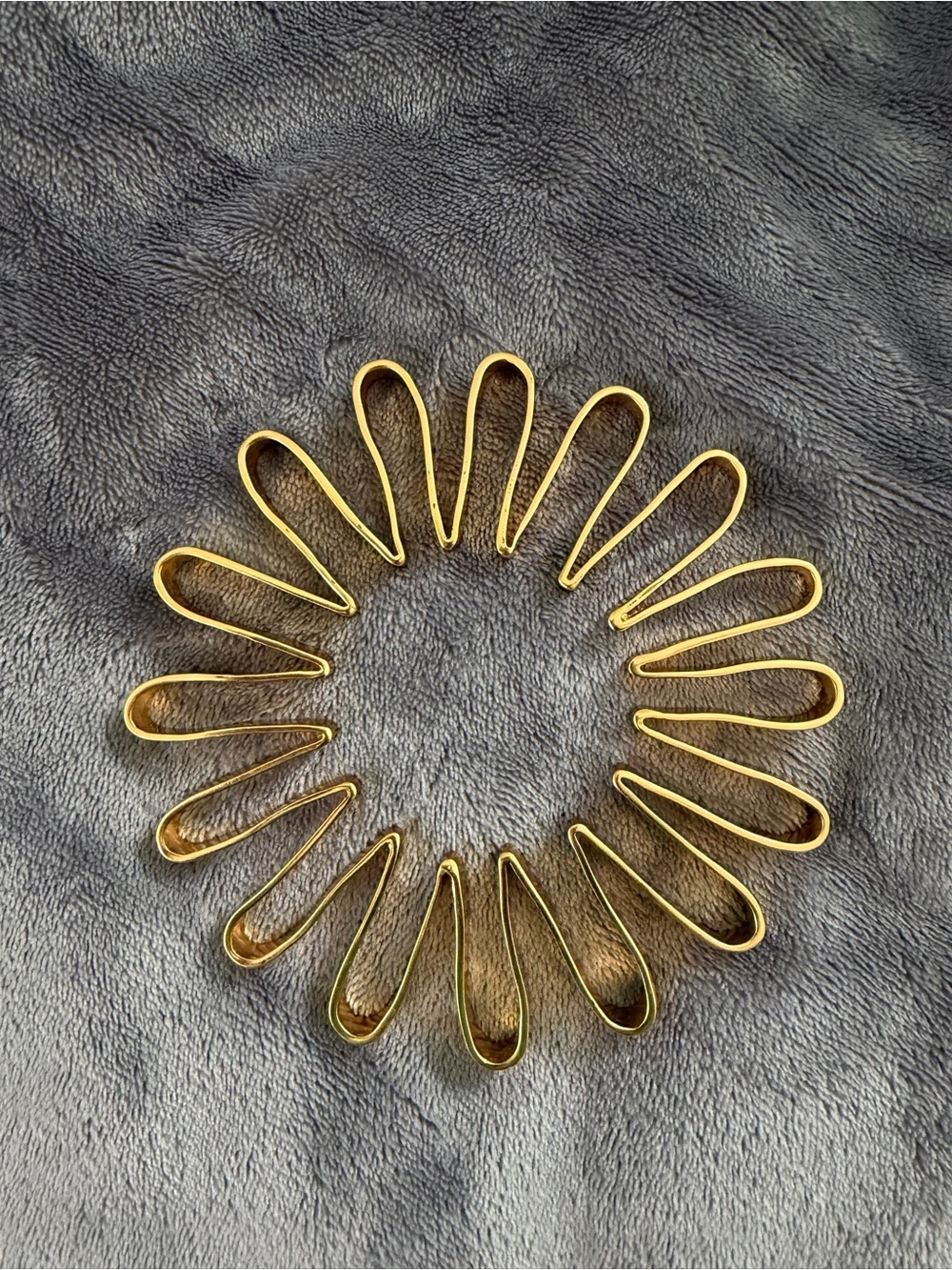 Gold-Tone Stretch Coil Bracelet - Sleek Floral Loop Design
